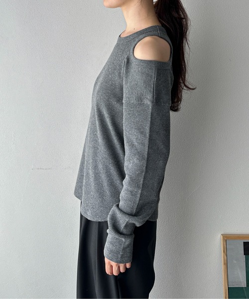 feepur(フェピュール)の「オープンショルダーワッフルロンTee(Tシャツ/カットソー・レディース・ブラック/オフホワイト/チャコールグレー・MEDIUM)」の6枚目の写真