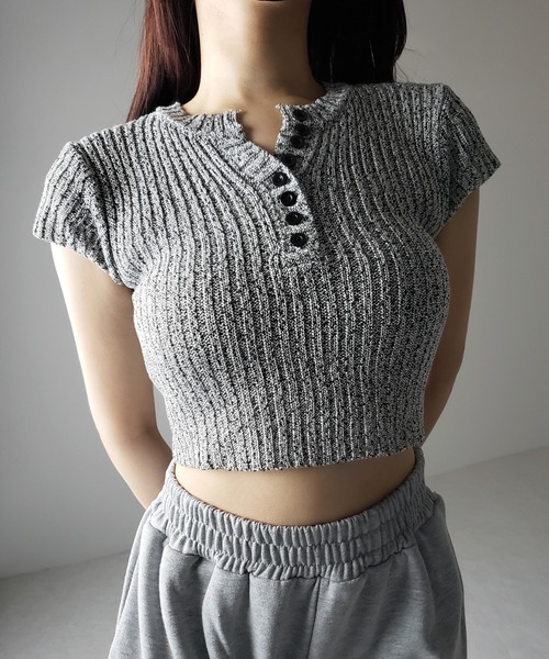 me+em select(ミームセレクト)の「【 3color 】キーネックショートサマーリブニットトップス / Key neck short summer rib knit tops(ニット/セーター・レディース・グレー/アイボリー/ブラック・FREE)」の9枚目の写真