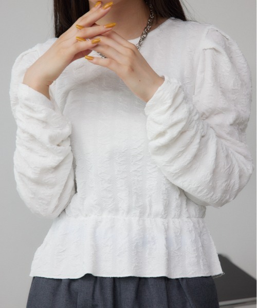 AZUL by moussy(アズールバイマウジー)の「フクレジャガードトップス(Tシャツ/カットソー・レディース・ブラック/アイボリー/ダークグリーン・FREE)」の2枚目の写真