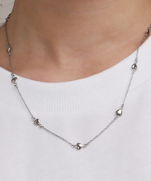 LHME（エルエイチエムイー）の「【WEB限定】“Moment”プチハートチェーンネックレス/サージカルステンレス（金属アレルギー対応）【LHME / エルエイチエムイー】（ネックレス・レディース・シルバー/ゴールド・45cm）」の18枚目の写真