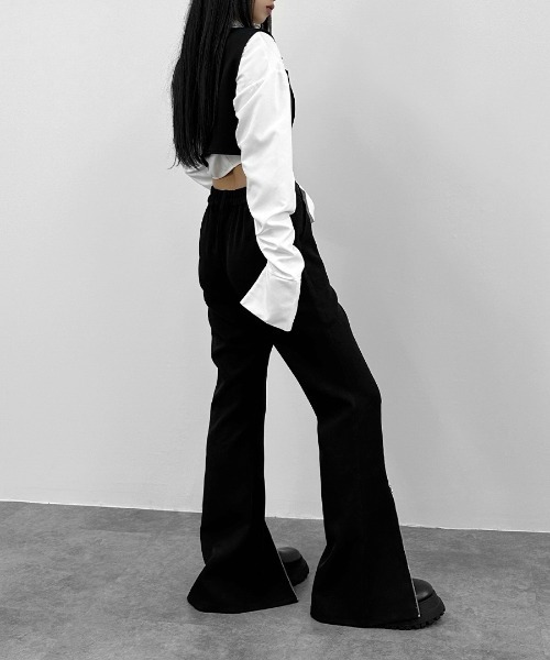 LVEU.(ラブユ.)の「【LVEU.】シャーリングスリーブクロップドシャツ / トップス シャツ クロップド ショート シャーリング モード系 長袖 モード ブラック ブルー(シャツ/ブラウス・レディース・ブルー/ホワイト・FREE)」の14枚目の写真