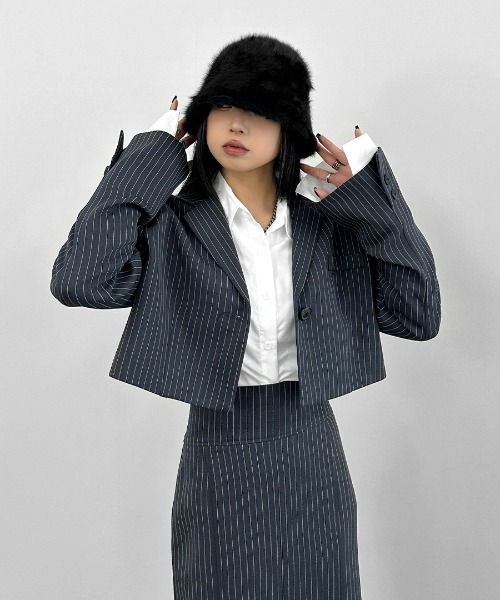 LVEU.(ラブユ.)の「【LVEU.】シャーリングスリーブクロップドシャツ / トップス シャツ クロップド ショート シャーリング モード系 長袖 モード ブラック ブルー(シャツ/ブラウス・レディース・ブルー/ホワイト・FREE)」の21枚目の写真