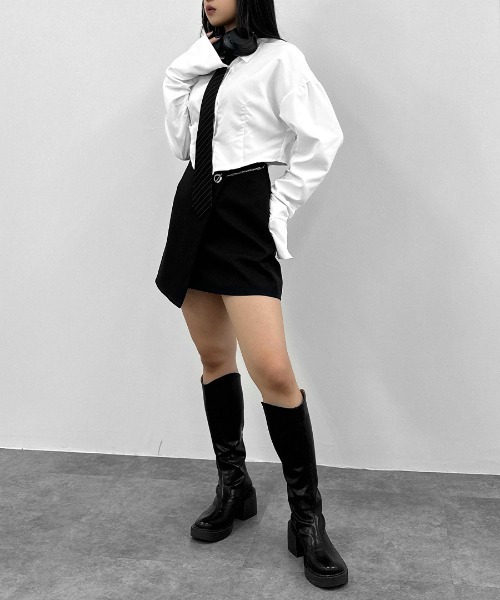 LVEU.(ラブユ.)の「【LVEU.】シャーリングスリーブクロップドシャツ / トップス シャツ クロップド ショート シャーリング モード系 長袖 モード ブラック ブルー(シャツ/ブラウス・レディース・ブルー/ホワイト・FREE)」の4枚目の写真