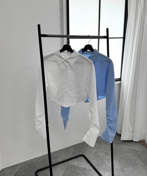 LVEU.(ラブユ.)の「【LVEU.】シャーリングスリーブクロップドシャツ / トップス シャツ クロップド ショート シャーリング モード系 長袖 モード ブラック ブルー(シャツ/ブラウス・レディース・ブルー/ホワイト・FREE)」の9枚目の写真