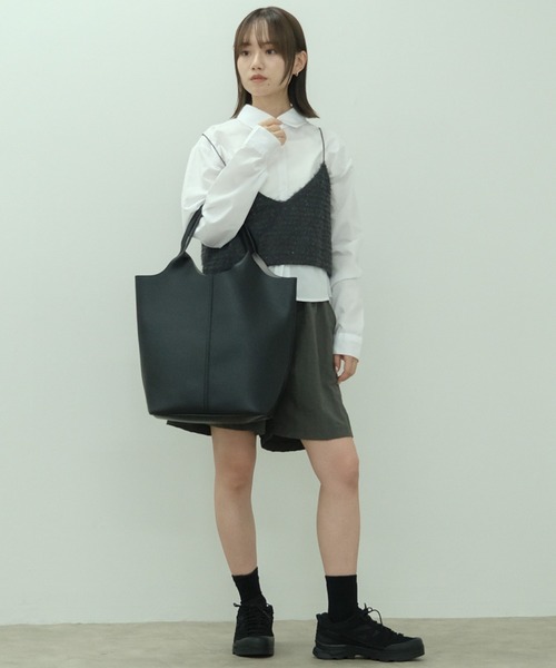 HEILIS（ヘイリス）の「【A4サイズ収納可能】軽量縦型トートバッグ / 無地 ブラック シルバー ハンドバッグ《PC・タブレット収納可能で通勤/通学に！》（トートバッグ・レディース・シルバー/ブラック・FREE）」の5枚目の写真