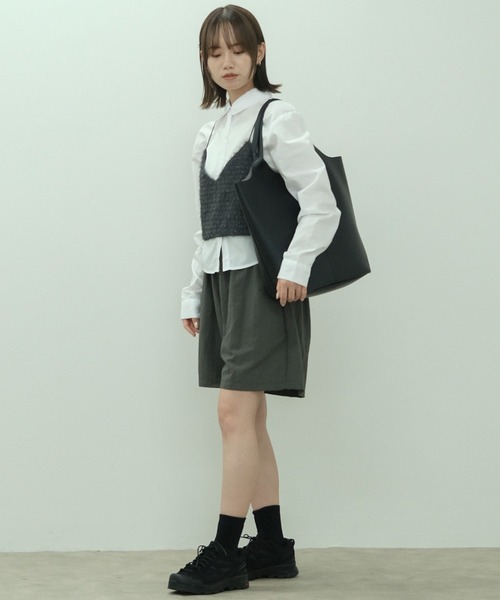 HEILIS（ヘイリス）の「【A4サイズ収納可能】軽量縦型トートバッグ / 無地 ブラック シルバー ハンドバッグ《PC・タブレット収納可能で通勤/通学に！》（トートバッグ・レディース・シルバー/ブラック・FREE）」の4枚目の写真