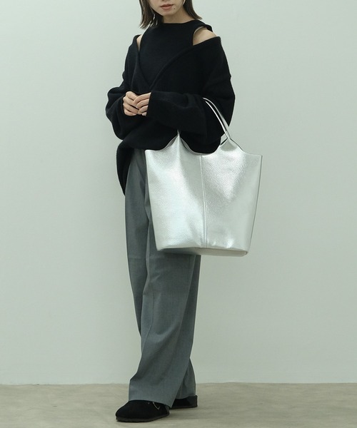 HEILIS（ヘイリス）の「【A4サイズ収納可能】軽量縦型トートバッグ / 無地 ブラック シルバー ハンドバッグ《PC・タブレット収納可能で通勤/通学に！》（トートバッグ・レディース・シルバー/ブラック・FREE）」の9枚目の写真