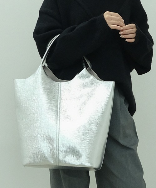 HEILIS（ヘイリス）の「【A4サイズ収納可能】軽量縦型トートバッグ / 無地 ブラック シルバー ハンドバッグ《PC・タブレット収納可能で通勤/通学に！》（トートバッグ・レディース・シルバー/ブラック・FREE）」の6枚目の写真