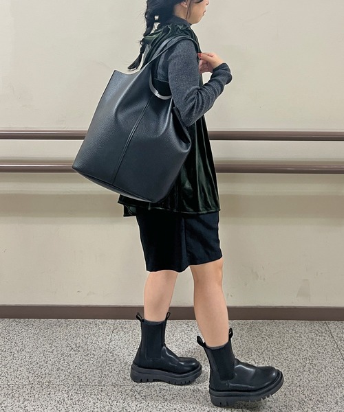 HEILIS（ヘイリス）の「【A4サイズ収納可能】軽量縦型トートバッグ / 無地 ブラック シルバー ハンドバッグ《PC・タブレット収納可能で通勤/通学に！》（トートバッグ・レディース・シルバー/ブラック・FREE）」の14枚目の写真