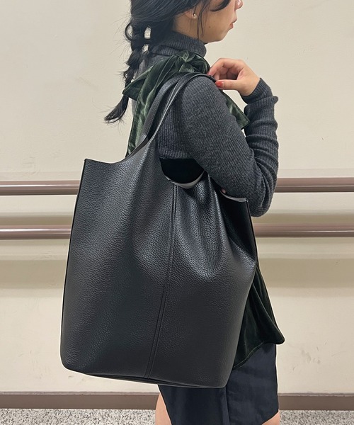 HEILIS（ヘイリス）の「【A4サイズ収納可能】軽量縦型トートバッグ / 無地 ブラック シルバー ハンドバッグ《PC・タブレット収納可能で通勤/通学に！》（トートバッグ・レディース・シルバー/ブラック・FREE）」の16枚目の写真