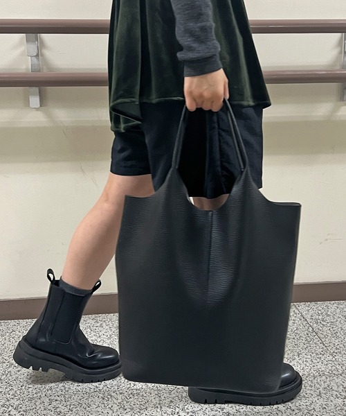 HEILIS（ヘイリス）の「【A4サイズ収納可能】軽量縦型トートバッグ / 無地 ブラック シルバー ハンドバッグ《PC・タブレット収納可能で通勤/通学に！》（トートバッグ・レディース・シルバー/ブラック・FREE）」の15枚目の写真