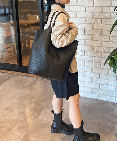 HEILIS（ヘイリス）の「【A4サイズ収納可能】軽量縦型トートバッグ / 無地 ブラック シルバー ハンドバッグ《PC・タブレット収納可能で通勤/通学に！》（トートバッグ・レディース・シルバー/ブラック・FREE）」の22枚目の写真