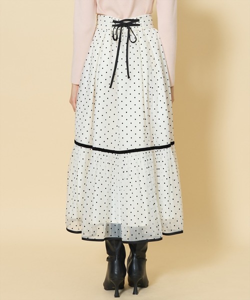 SWINGLE(スウィングル)の「フロッキードット切替ボリュームフレアスカート(スカート・レディース・ホワイト系その他/グレー系その他/ブラック系その他・FREE)」の9枚目の写真