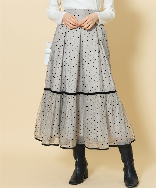 SWINGLE(スウィングル)の「フロッキードット切替ボリュームフレアスカート(スカート・レディース・ホワイト系その他/グレー系その他/ブラック系その他・FREE)」の13枚目の写真