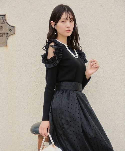 SWINGLE(スウィングル)の「フロッキードット切替ボリュームフレアスカート(スカート・レディース・ホワイト系その他/グレー系その他/ブラック系その他・FREE)」の5枚目の写真