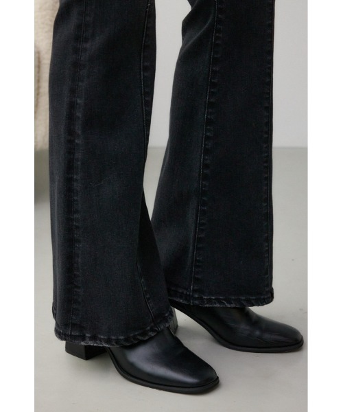 AZUL by moussy（アズールバイマウジー）の「AZUL DENIM オーバーダイ切替フレアデニム（デニムパンツ・レディース・ライトブラック/ブルー・SMALL/MEDIUM）」の12枚目の写真