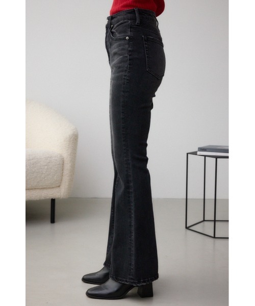 AZUL by moussy（アズールバイマウジー）の「AZUL DENIM オーバーダイ切替フレアデニム（デニムパンツ・レディース・ライトブラック/ブルー・SMALL/MEDIUM）」の7枚目の写真