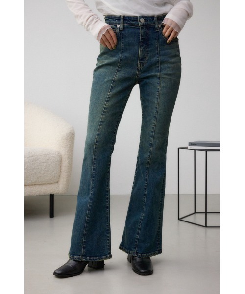 AZUL by moussy（アズールバイマウジー）の「AZUL DENIM オーバーダイ切替フレアデニム（デニムパンツ・レディース・ライトブラック/ブルー・SMALL/MEDIUM）」の13枚目の写真