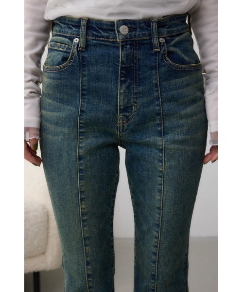 AZUL by moussy（アズールバイマウジー）の「AZUL DENIM オーバーダイ切替フレアデニム（デニムパンツ・レディース・ライトブラック/ブルー・SMALL/MEDIUM）」の19枚目の写真