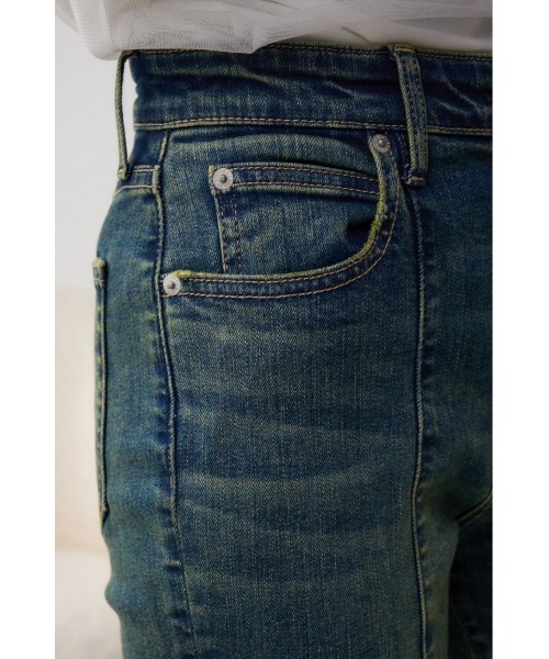 AZUL by moussy（アズールバイマウジー）の「AZUL DENIM オーバーダイ切替フレアデニム（デニムパンツ・レディース・ライトブラック/ブルー・SMALL/MEDIUM）」の21枚目の写真