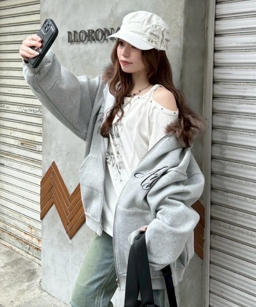 XU（エックスユー）の「【Never mind the XU】fur hoodie / 【ネバーマインド ザ エックスユー】ファージップパーカー  <着用動画あり>（パーカー・レディース・グレー/ブラック・ONE SIZE）」の8枚目の写真