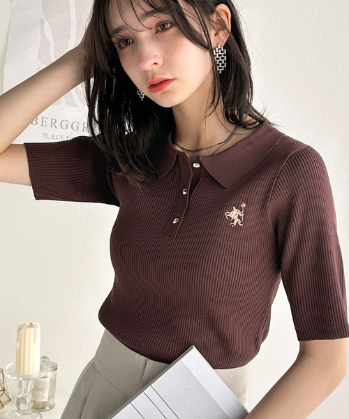 classicalelf（クラシカルエルフ）の「衿付きデザインが旬♪ワンポイント刺繍ゴールドボタン五分袖リブポロニットシャツ（ポロシャツ・レディース・オフホワイト/イエロー/チャコール/ブラウン/グレイッシュベージュ/ブラック・X-LARGE/SMALL/MEDIUM/LARGE）」の4枚目の写真