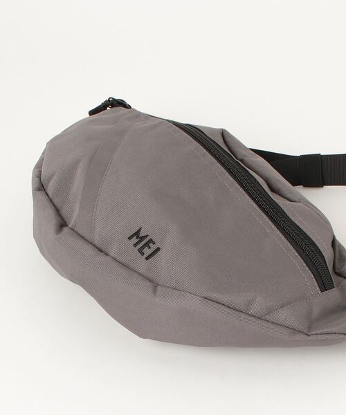 MEI（メイ）の「ST: MEI メイ BOTTOMLINE L ボトムライン Lサイズ　ボディバッグ（ボディバッグ/ウエストポーチ・レディース・ブラック/グレー/ベージュ・FREE）」の5枚目の写真