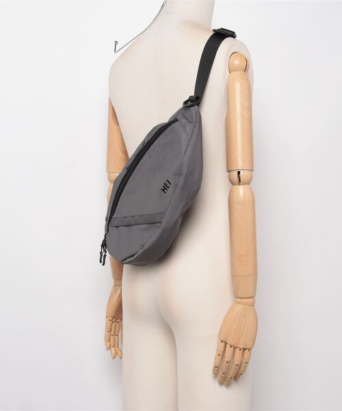 MEI（メイ）の「ST: MEI メイ BOTTOMLINE L ボトムライン Lサイズ　ボディバッグ（ボディバッグ/ウエストポーチ・レディース・ブラック/グレー/ベージュ・FREE）」の17枚目の写真