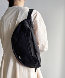 MEI（メイ）の「ST: MEI メイ BOTTOMLINE L ボトムライン Lサイズ　ボディバッグ（ボディバッグ/ウエストポーチ）」