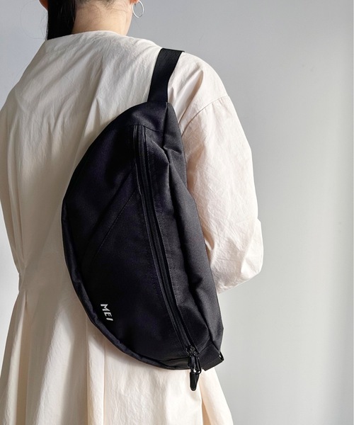 MEI（メイ）の「ST: MEI メイ BOTTOMLINE L ボトムライン Lサイズ　ボディバッグ（ボディバッグ/ウエストポーチ・レディース・ブラック/グレー/ベージュ・FREE）」の2枚目の写真