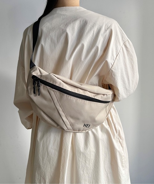 MEI（メイ）の「ST: MEI メイ BOTTOMLINE L ボトムライン Lサイズ　ボディバッグ（ボディバッグ/ウエストポーチ・レディース・ブラック/グレー/ベージュ・FREE）」の18枚目の写真