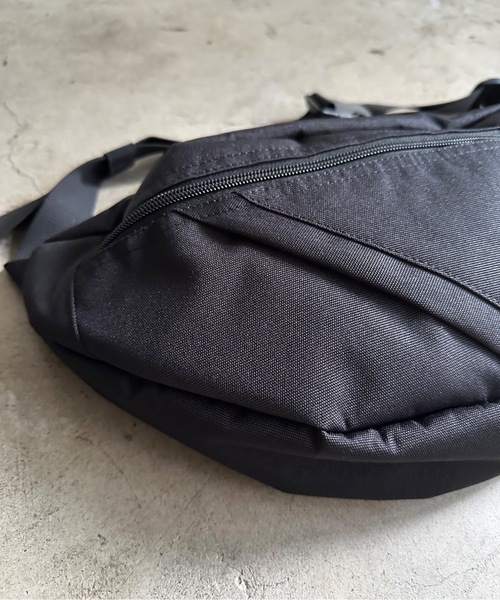 MEI（メイ）の「ST: MEI メイ BOTTOMLINE L ボトムライン Lサイズ　ボディバッグ（ボディバッグ/ウエストポーチ・レディース・ブラック/グレー/ベージュ・FREE）」の9枚目の写真