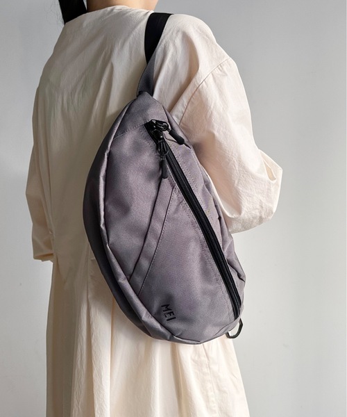 MEI（メイ）の「ST: MEI メイ BOTTOMLINE L ボトムライン Lサイズ　ボディバッグ（ボディバッグ/ウエストポーチ・レディース・ブラック/グレー/ベージュ・FREE）」の11枚目の写真