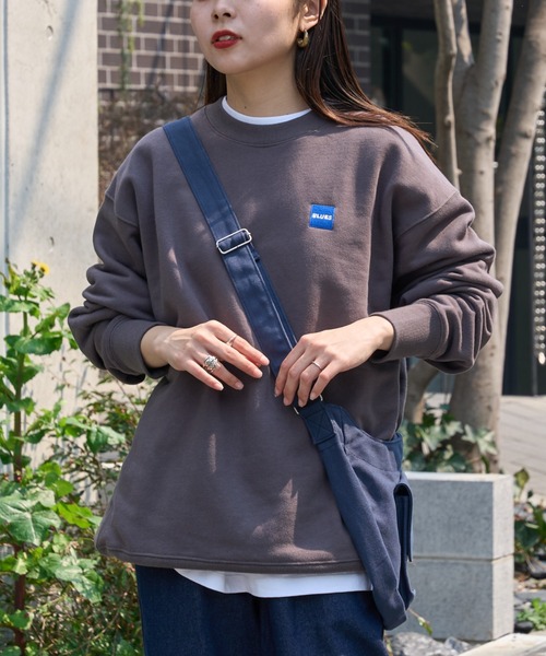 CIAOPANIC TYPY(チャオパニックティピー)の「【ユニセックス】シグニチャービックシルエットワンポイントロゴスウェット(スウェット・メンズ・カーキ/レッド/ライトグレー/チャコールグレー・LARGE/MEDIUM)」の1枚目の写真