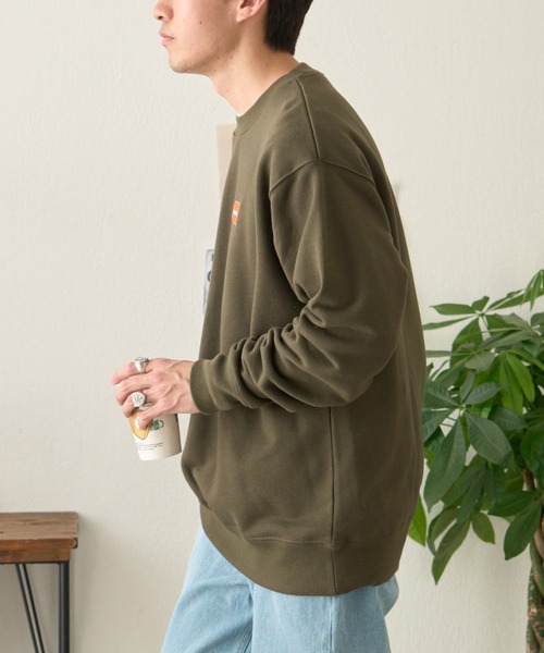 CIAOPANIC TYPY(チャオパニックティピー)の「【ユニセックス】シグニチャービックシルエットワンポイントロゴスウェット(スウェット・メンズ・カーキ/レッド/ライトグレー/チャコールグレー・LARGE/MEDIUM)」の16枚目の写真