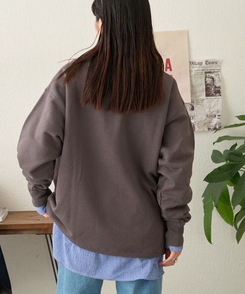CIAOPANIC TYPY(チャオパニックティピー)の「【ユニセックス】シグニチャービックシルエットワンポイントロゴスウェット(スウェット・メンズ・カーキ/レッド/ライトグレー/チャコールグレー・LARGE/MEDIUM)」の11枚目の写真