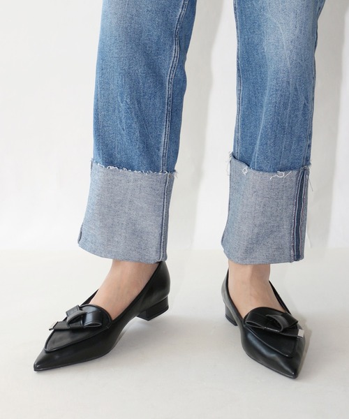 Fin（フィン）の「ポインテッドトゥリボンローファー【低反発スポンジ入り】（ローファー・レディース・ブラック/ブラウン/アイボリー・22.5cm/23cm/23.5cm/24cm/24.5cm/25cm）」の2枚目の写真