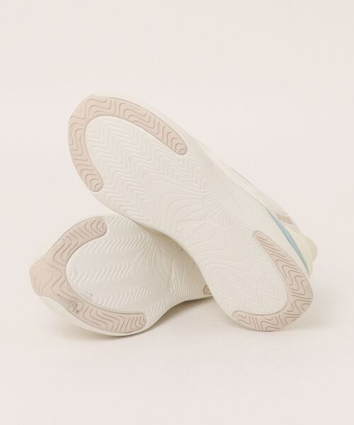 PUMA（プーマ）の「《PUMA》SOFTRIDE ハーモニー EASE IN GL W（スリッポン・レディース・アイボリー/ブラック・22.5cm/23.0cm/23.5cm/24.0cm/24.5cm/25.0cm）」の4枚目の写真