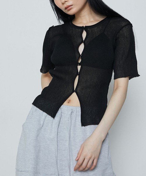 le ELMi(ルエルミ)の「Sheer rib hole half sleeve cardigan / シアー リブ ホール ハーフスリーブ カーディガン(カーディガン/ボレロ・レディース・ブラック/ベージュ/ピンク/ブルー・FREE)」の2枚目の写真
