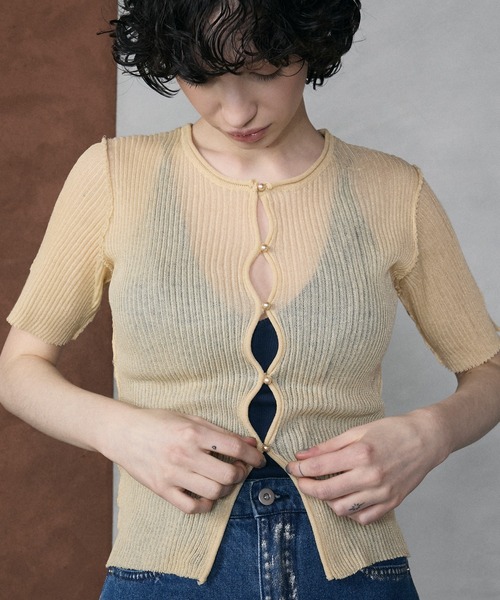 le ELMi(ルエルミ)の「Sheer rib hole half sleeve cardigan / シアー リブ ホール ハーフスリーブ カーディガン(カーディガン/ボレロ・レディース・ブラック/ベージュ/ピンク/ブルー・FREE)」の9枚目の写真