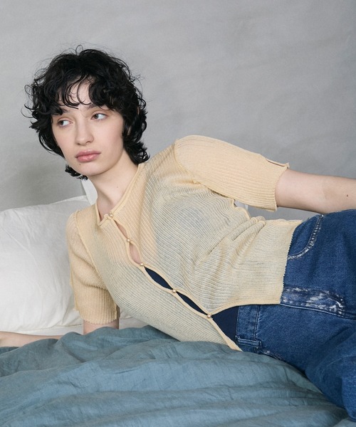 le ELMi(ルエルミ)の「Sheer rib hole half sleeve cardigan / シアー リブ ホール ハーフスリーブ カーディガン(カーディガン/ボレロ・レディース・ブラック/ベージュ/ピンク/ブルー・FREE)」の17枚目の写真