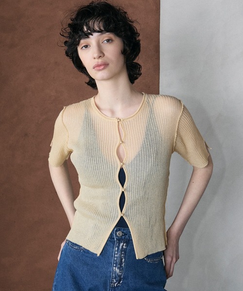 le ELMi(ルエルミ)の「Sheer rib hole half sleeve cardigan / シアー リブ ホール ハーフスリーブ カーディガン(カーディガン/ボレロ・レディース・ブラック/ベージュ/ピンク/ブルー・FREE)」の7枚目の写真