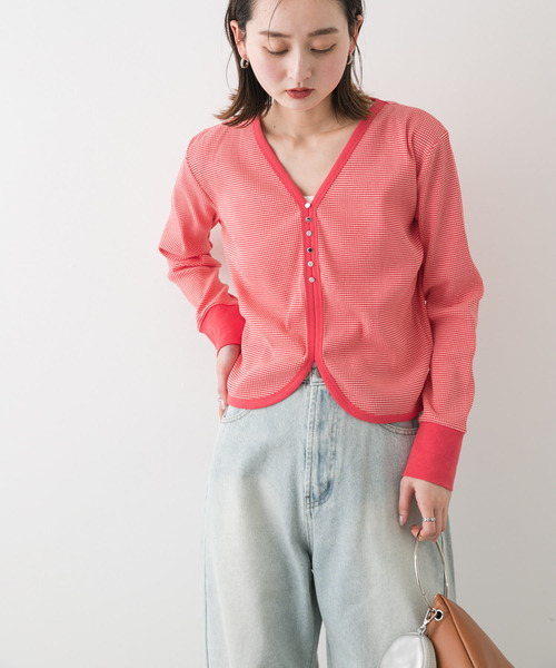 SENSE OF PLACE by URBAN RESEARCH(センスオブプレイスバイアーバンリサーチ)の「Vネックバイカラートップ(Tシャツ/カットソー・レディース・レッド系その他/ホワイト系その他/ブラック系その他・ONE)」の4枚目の写真