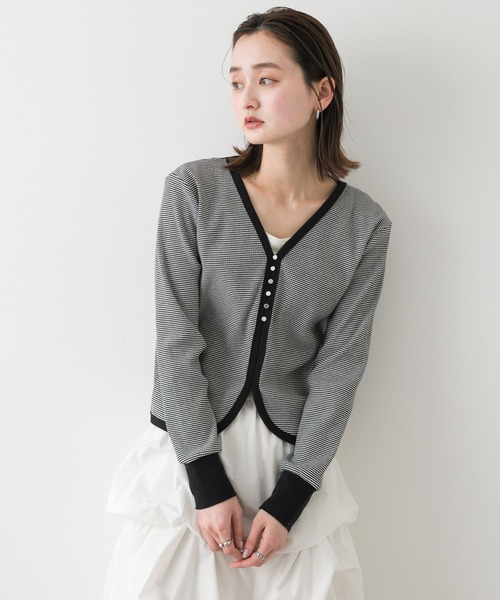 SENSE OF PLACE by URBAN RESEARCH(センスオブプレイスバイアーバンリサーチ)の「Vネックバイカラートップ(Tシャツ/カットソー・レディース・レッド系その他/ホワイト系その他/ブラック系その他・ONE)」の8枚目の写真