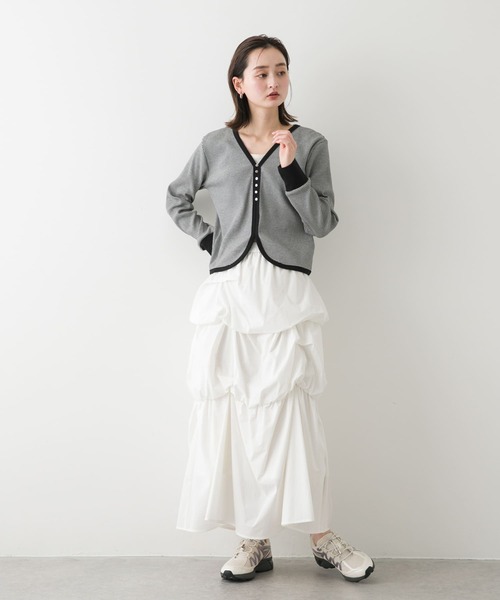 SENSE OF PLACE by URBAN RESEARCH(センスオブプレイスバイアーバンリサーチ)の「Vネックバイカラートップ(Tシャツ/カットソー・レディース・レッド系その他/ホワイト系その他/ブラック系その他・ONE)」の11枚目の写真