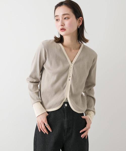 SENSE OF PLACE by URBAN RESEARCH(センスオブプレイスバイアーバンリサーチ)の「Vネックバイカラートップ(Tシャツ/カットソー・レディース・レッド系その他/ホワイト系その他/ブラック系その他・ONE)」の15枚目の写真