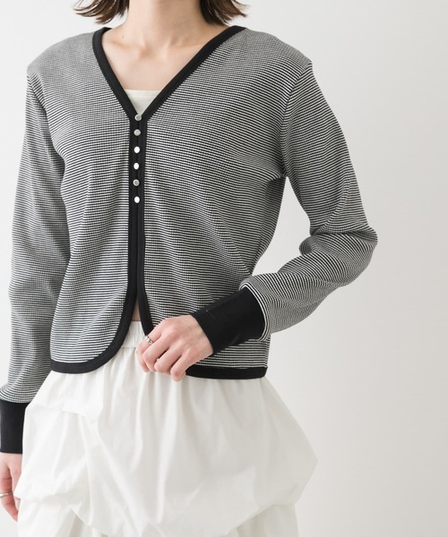 SENSE OF PLACE by URBAN RESEARCH(センスオブプレイスバイアーバンリサーチ)の「Vネックバイカラートップ(Tシャツ/カットソー・レディース・レッド系その他/ホワイト系その他/ブラック系その他・ONE)」の22枚目の写真