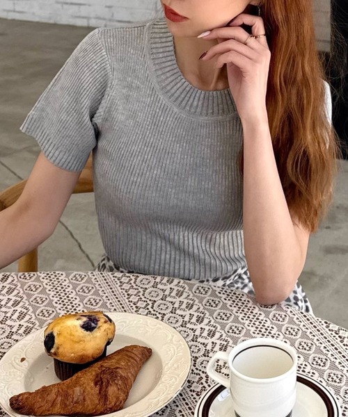 ROYAL PARTY(ロイヤルパーティー)の「ウォッシャブルコンパクト半袖ニットトップス(ニット/セーター・レディース・グレー/レッド/ブラック/マルチ/オフホワイト・FREE)」の3枚目の写真