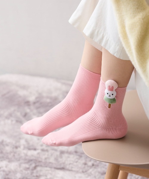 tutuanna（チュチュアンナ）の「どうぶつ三色団子マスコット付きソックス17 cm丈（ソックス/靴下・レディース・ピンク/オフホワイト/ブラック/サックスブルー・M）」の4枚目の写真
