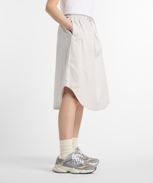 NEW BALANCE（ニューバランス）の「ツイルミディスカート（スカート・レディース・ブルー/トップグレー/ライトカーキ・LARGE/MEDIUM/SMALL）」の4枚目の写真